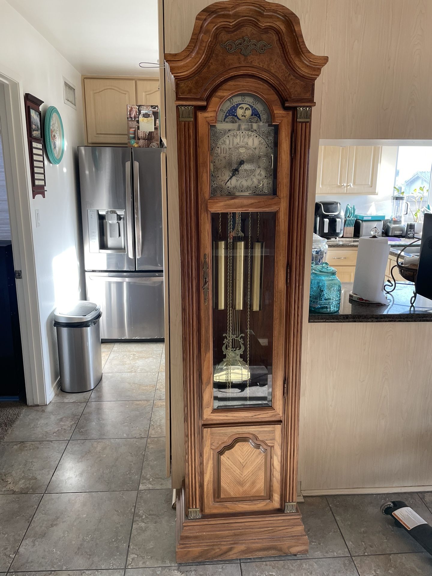 Beautiful Pearl Grandfather Clock Howard Miller Clock Germany Works Beautiful