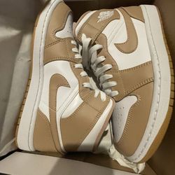 Fresh pair of Jordan 1 