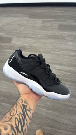 Jordan 11 low space jam