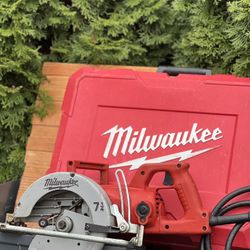 Milwaukee worms saw powerful saw