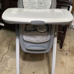 Graco DuoDiner DLX 6-in-1 High Chair (MISSING A STRAP)