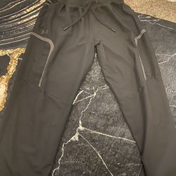 Ua Pants Size Medium 