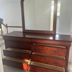 Dresser With 8 Drawers And Mirror 