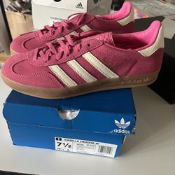 Adidas Woman’s Size 7.5