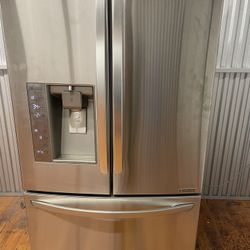 36” in wide LG frige use like new perfect working 