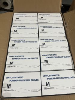 Case of gloves in Medium