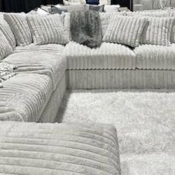 Gorgeous Soft Grey 5-Piece Sectional