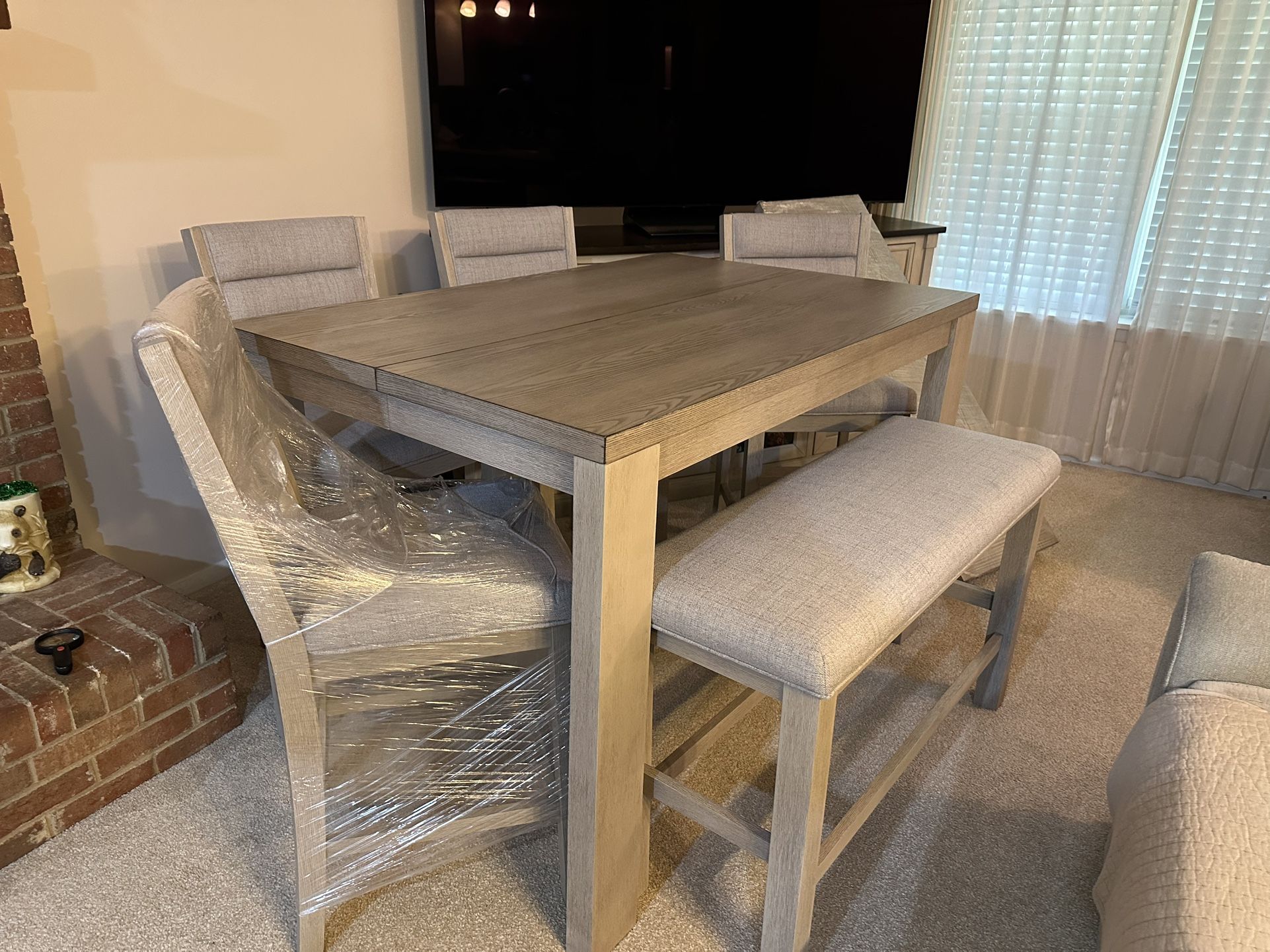 kitchen table and 4 chairs