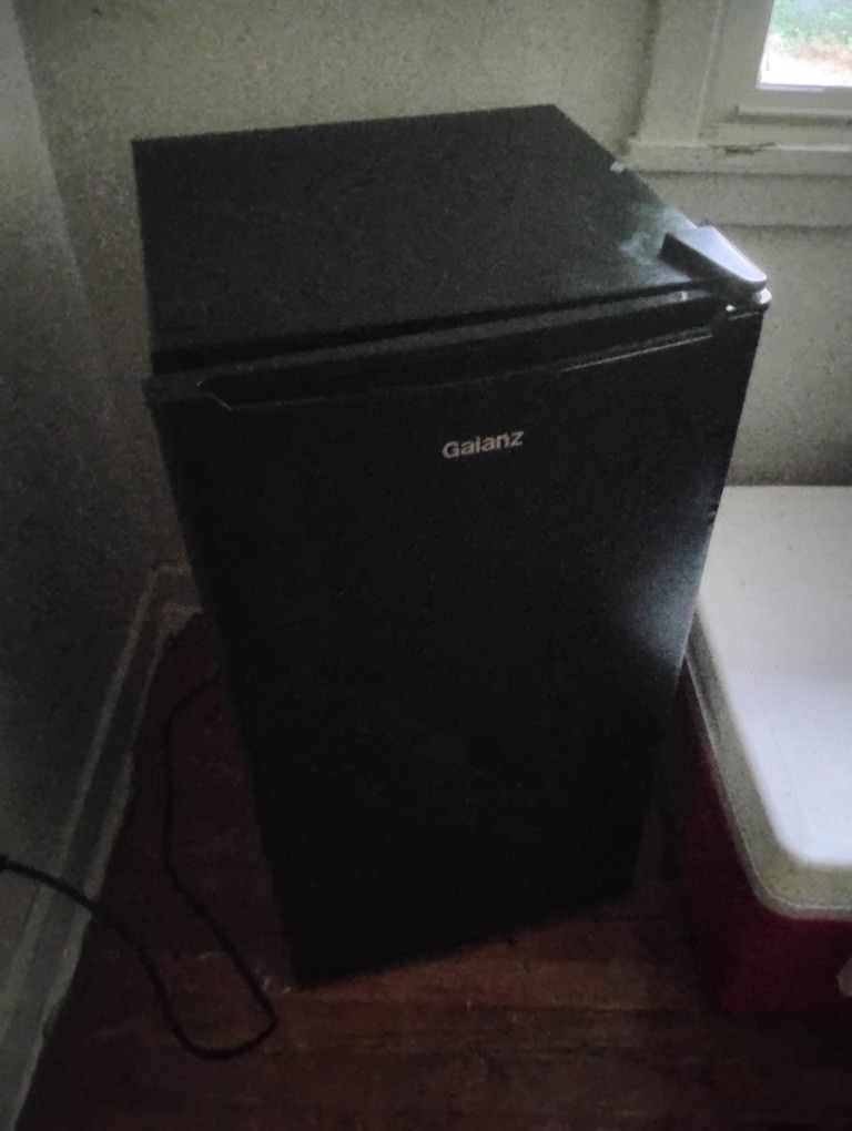 Mini Fridge 