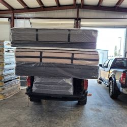 King size new thick pillow top bed can deliver 