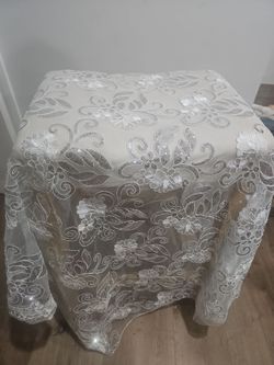 12 lace table covers