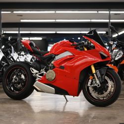 2018 DUCATI V4S