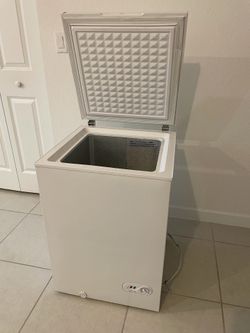 3.5 Cu Ft Chest Freezer – Works Great – Compact Freezer