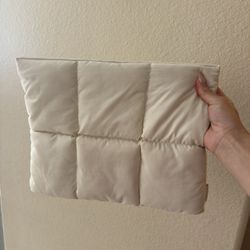 MacBook puffer cover beige 