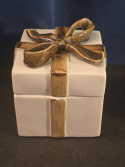Vintage Ceramic Gift Box Trinket Holder with Brown Bow