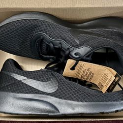 Men’s Nike Tanjun shoes Size 8.5