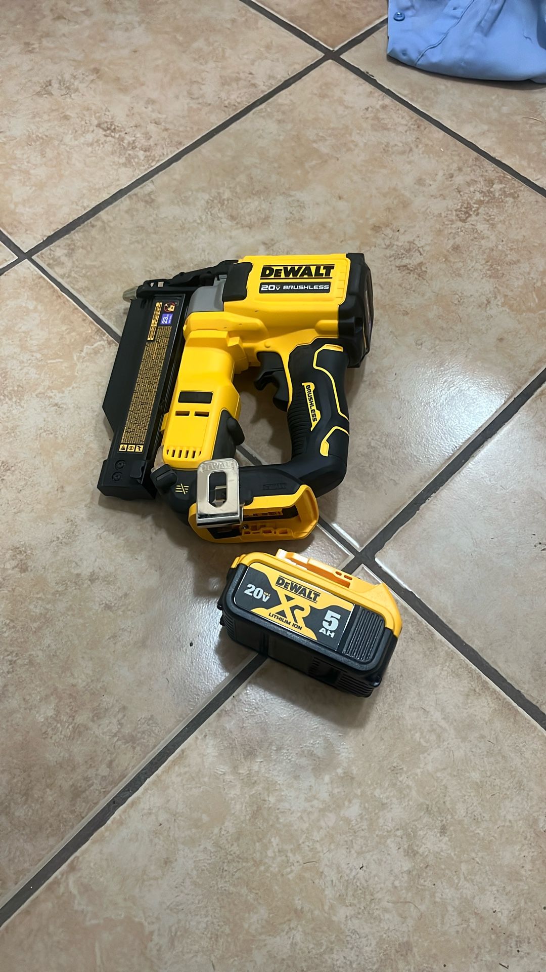 Dewal 23 GA Pin Nailer