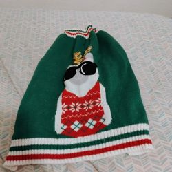 Christmas Dog Sweatshirt Medium 5 Dollars 