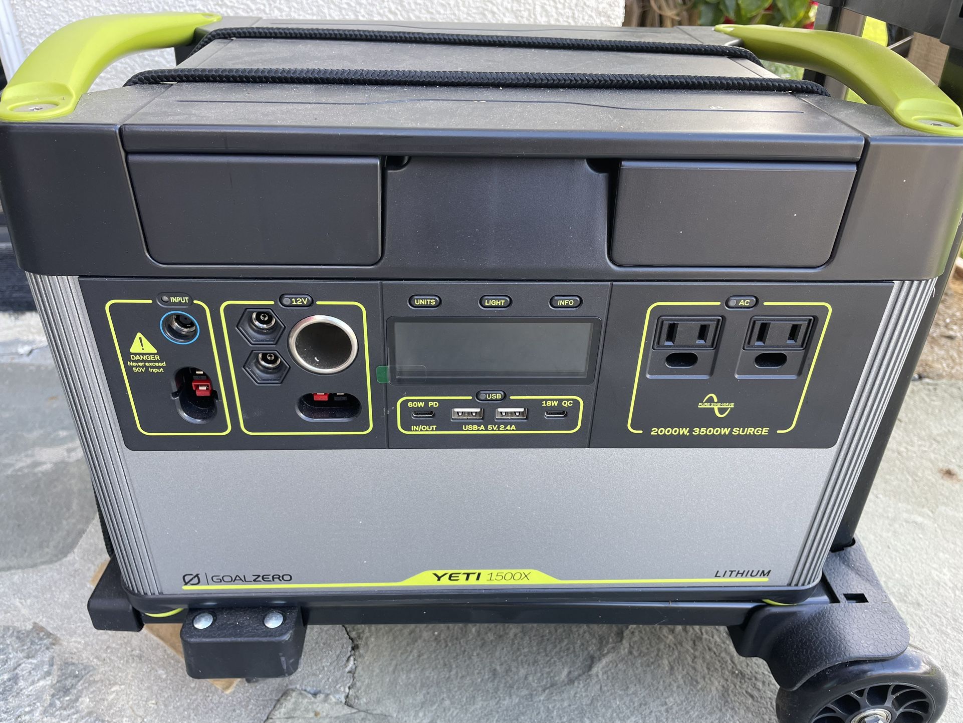 Goal Zero Yeti 1500X & Boulder Solar Panels