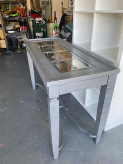 Beautiful wooden entry way table good condition