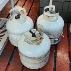 Propane tank gas $20 each one, empty// Tanques vacíos de gas, $20 Cada Uno.