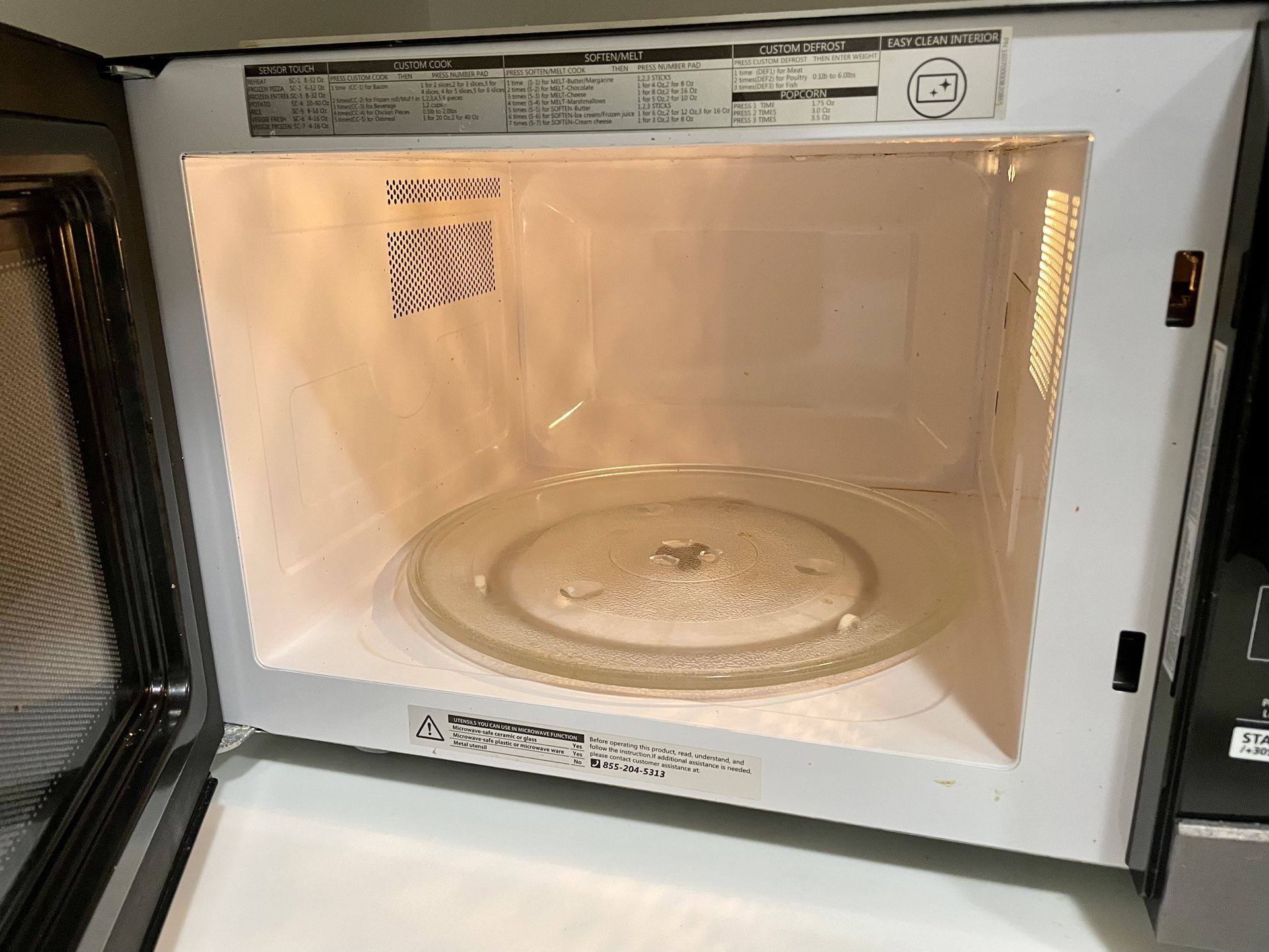 TOSHIBA Countertop Microwave Oven for Sale in Matthews, NC - OfferUp