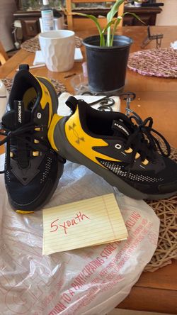 Boys shoes