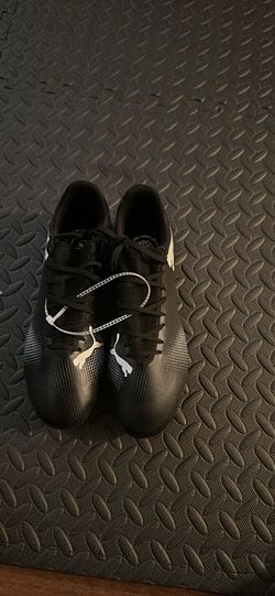 Puma soccer size 9