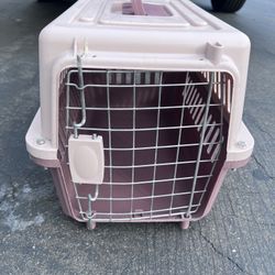 Small Dog Plastic Carrier-good Condition-$30-transportadora Para Perros Pequeños 