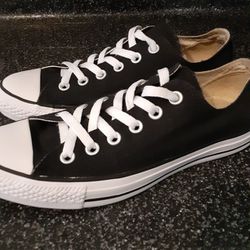Converse womens 8 Great Condition 