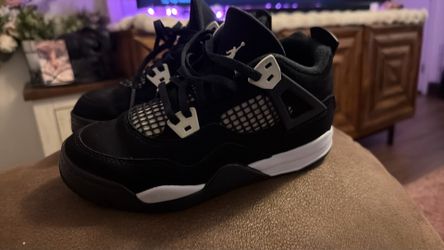 Jordan 4s