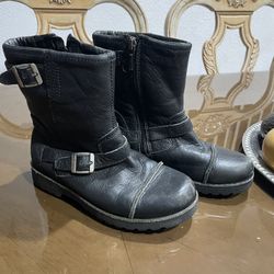 UGG Leather Youth 2 