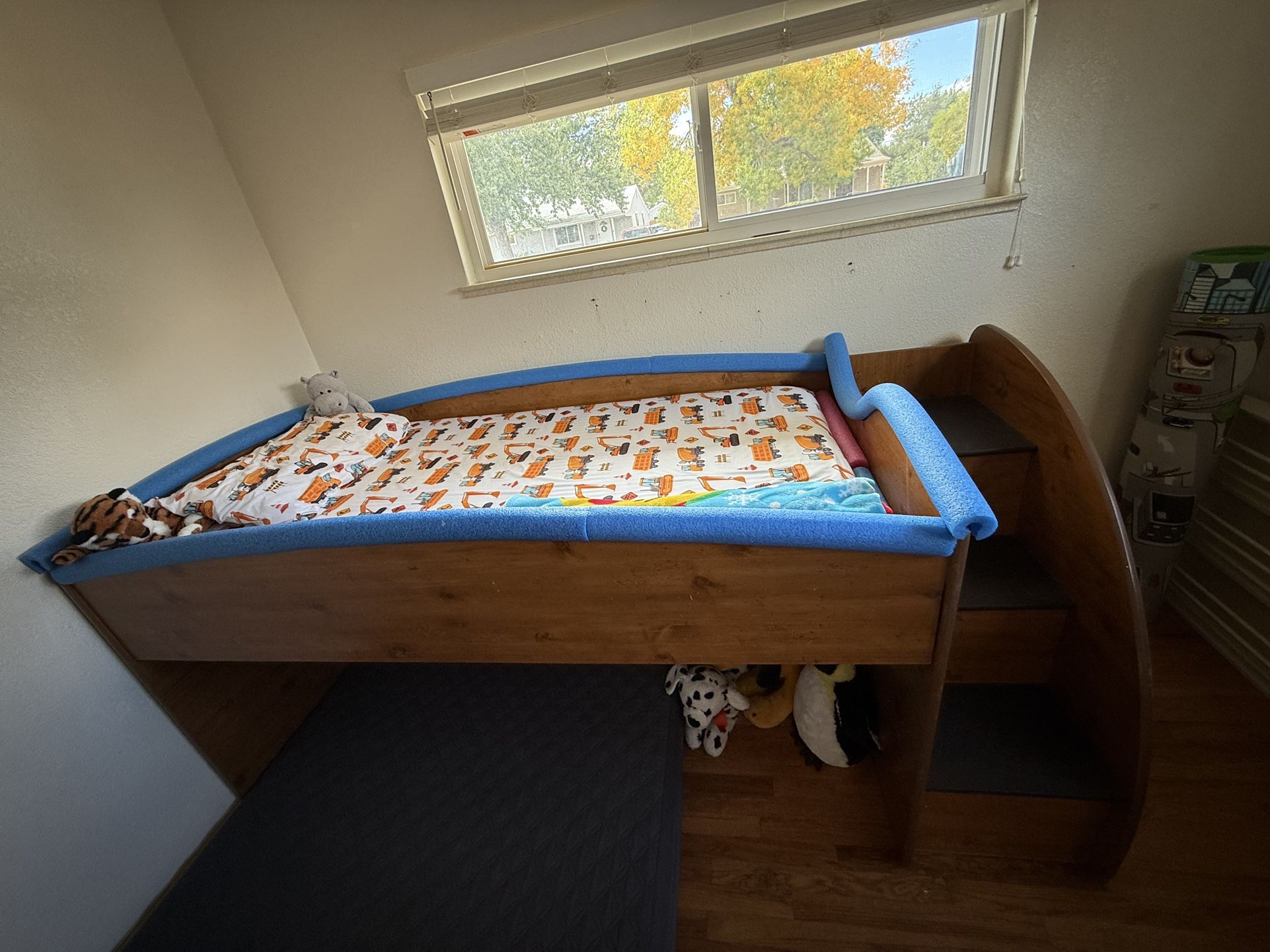 Twin Low loft Bed With Stair