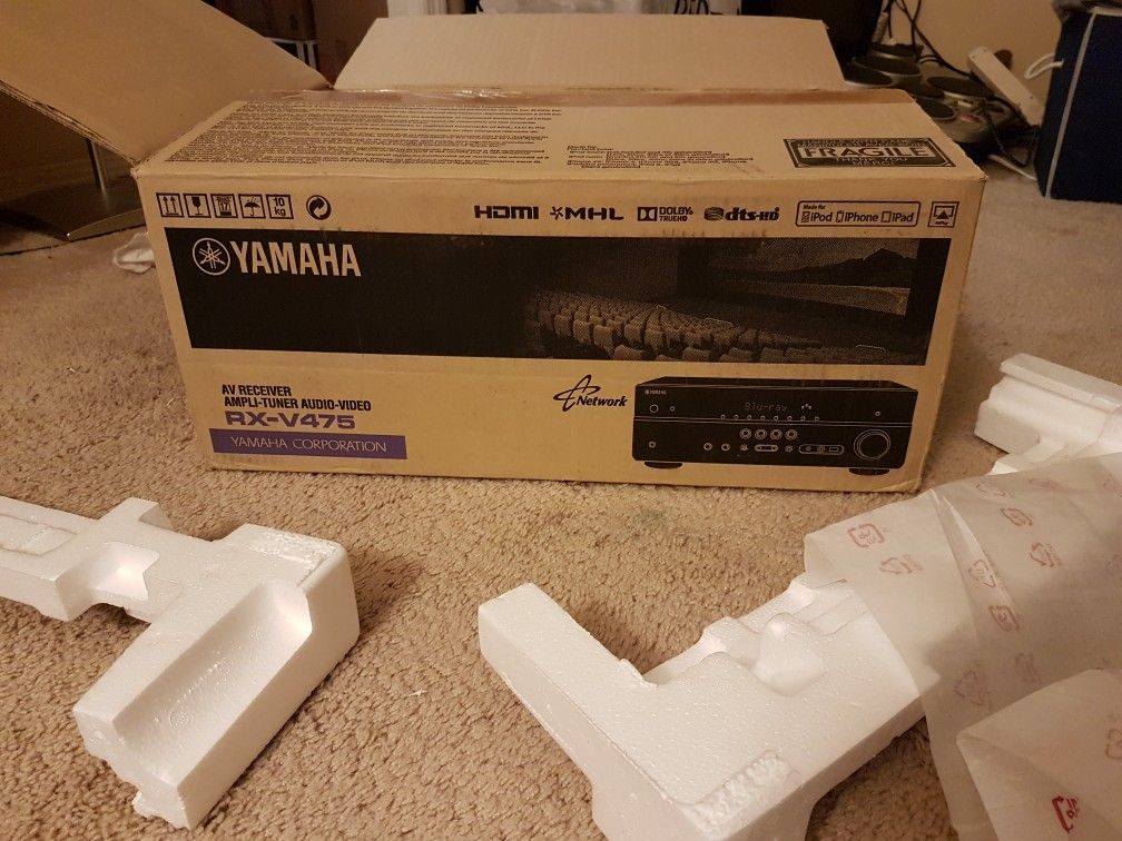 Yamaha RX-V475 AV Receiver. Like brand new.