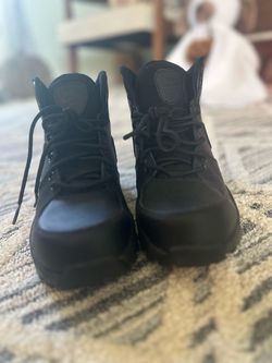Nike black boots size 5.5y boys