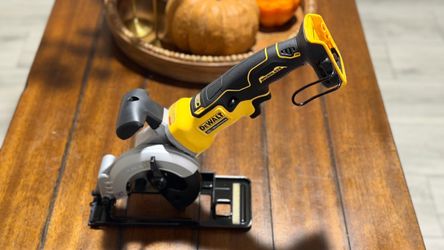 DeWalt 20V Brushless Circular Saw Atomic