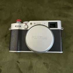 Fujifilm X100v