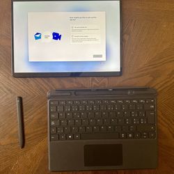 SURFACE PRO X 2020 ALMOST NEW CONDITION. WITH EVERYTHING YOU NEED. READY FOR A NEW OWNER. Just $799