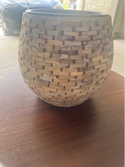 Decorative Woven Planter Basket with Plastic Liner