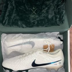 Nike Tiempo Pearl Size 12