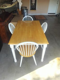 Dining Table Set..60 by 40..2 Tone..Great Shape..4 Chairs..Good Shape