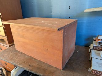 Solid wood storage chest