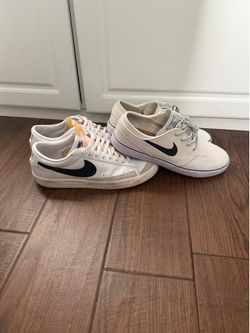 2 pairs of Nike shoes