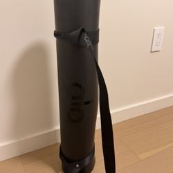 Alo Yoga Mat AND Carrying Strap 