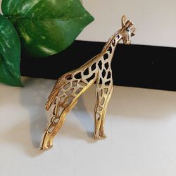 Vintqge 4" Gold Toned Giraffe Women's Ladies Lapel Pin Brooch with Dark Green Crystal Accent Eyes. Fashionable Costume Jewlery. No Markings. Pre-owned