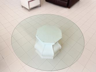 72” Round Thick Glass Dining Table with Sculptural Pedestal Base – Seats 6–8