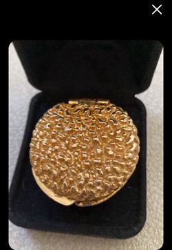 Vintage Gold Tone Solid Perfume Compact /Pill Box With Kiss Lock.