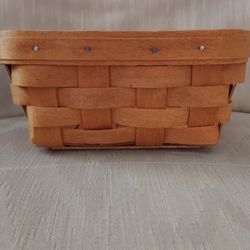 Longaberger's 1995 Small Berry Basket With No Handles 