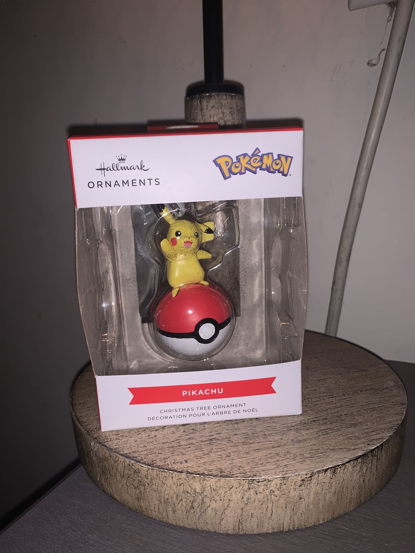 Hallmark ornaments Pokémon Tcg: Pikachu with poke ball