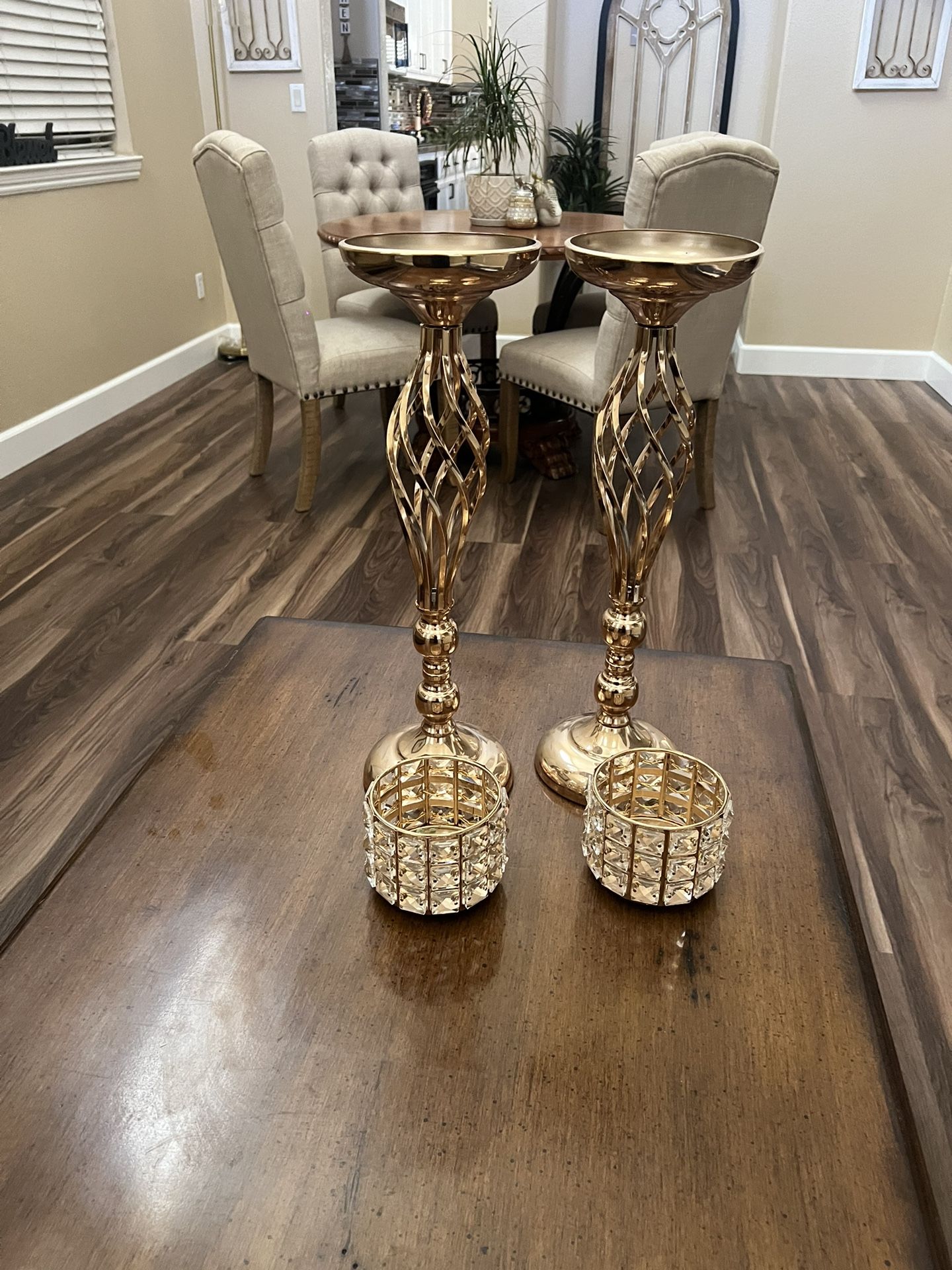 Chandeliers And Other Decor 